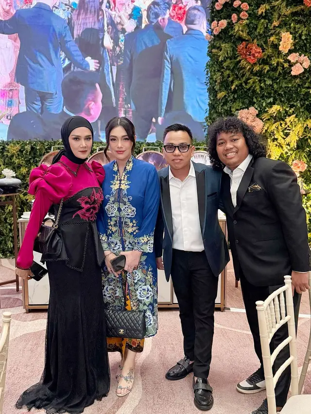 6 Gaya Seleb dan Tokoh Publik di Pernikahan Anggota MPR, Aurel Hermansyah, Nagita Slavina, hingga Selvi Ananda