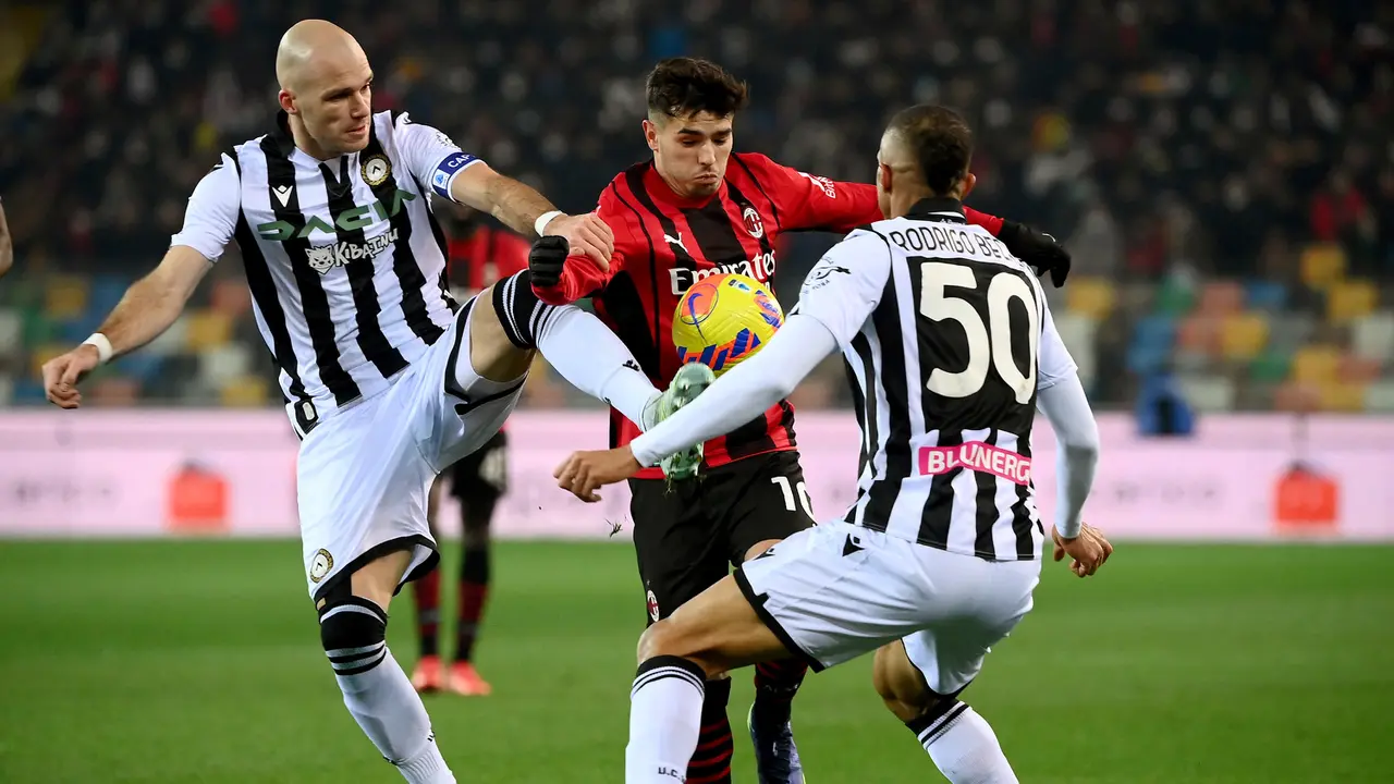 Foto: Untung Ada Ibra, Spesialis Gol Akrobatik yang Buyarkan Kemenangan Udinese atas AC Milan di Pekan ke-17 Liga Italia