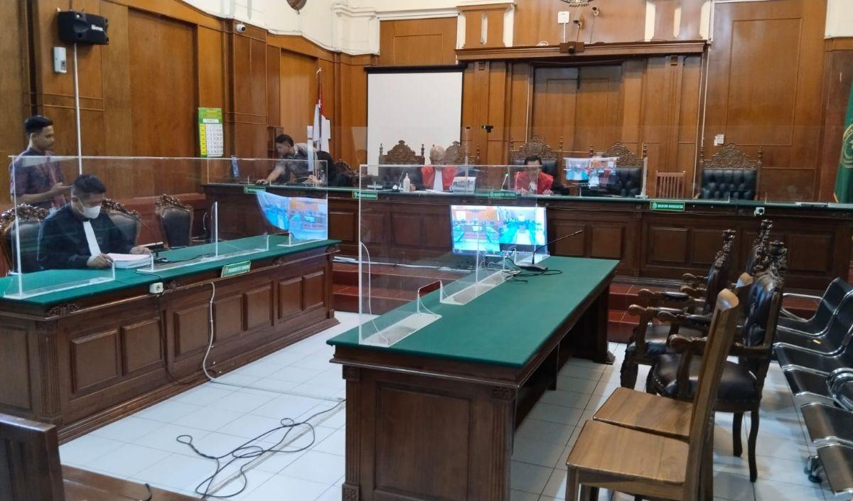 Usai mendengar pembacaan tuntutan itu, terdakwa Susanto kemudian meminta keringanan kepada Majelis Hakim. Susanto menyebut kejahatan itu dilakukannya untuk membiayai kebutuhan keluarga.<br>