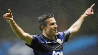 2. Robin van Persie - Striker tajam asal Belanda ini meninggalkan Arsenal demi bergabung dengan Sir Alex Ferguson. Tak butuh lama, di musim 2012-2013, ia langsung mendapatkan trofi Premier League  yang sudah diidamkannya. (AFP/Miguel Riopa)