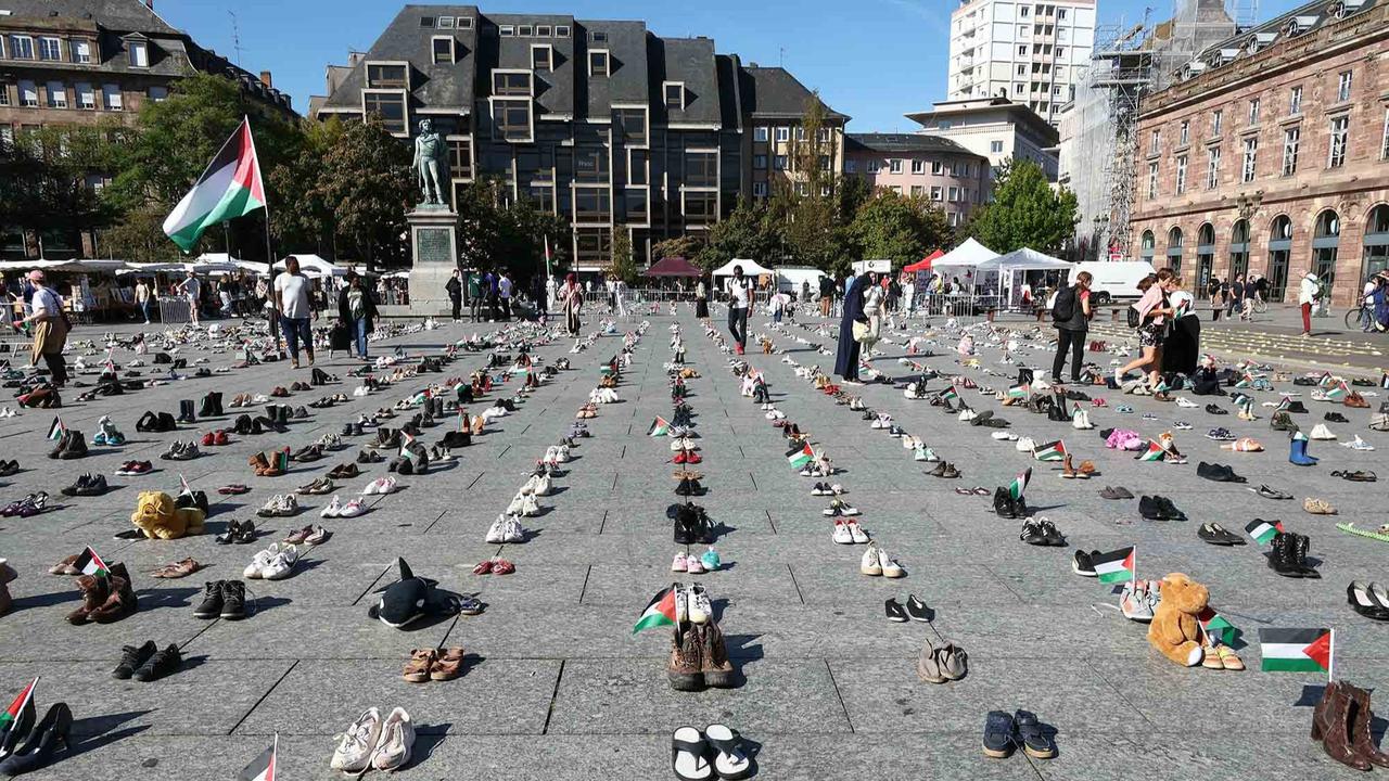 FOTO: Ratusan Sepatu untuk Warga Gaza
