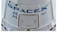 Kapsul Dragon CRS-18 SpaceX yang membawa persediaan untuk astronot NASA di stasiun ruang angkasa internasional (Foto: CNET)