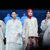 Wardah perkenalkan 4 trend makeup Ramadan Look pada Indonesia Fashion Week 2022.