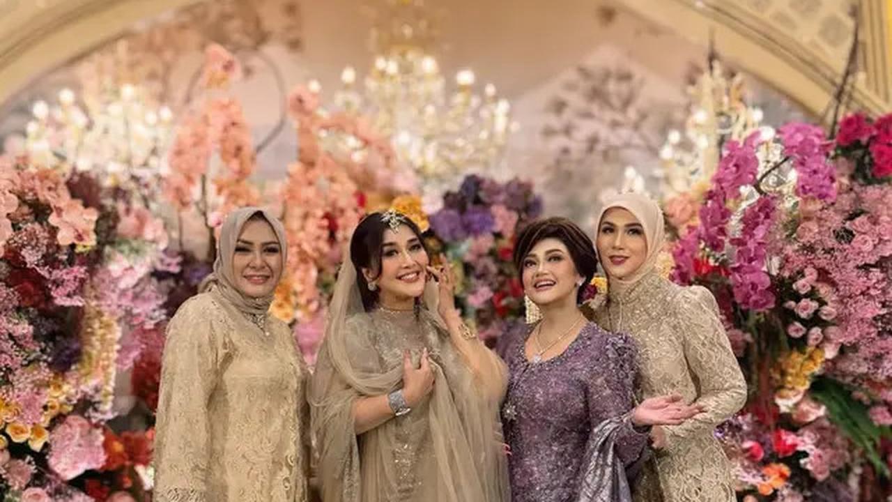8 Potret Artis Hadir di Pernikahan Anak Bella Saphira, Jadi Ajang Reuni Artis Lawas 90-an