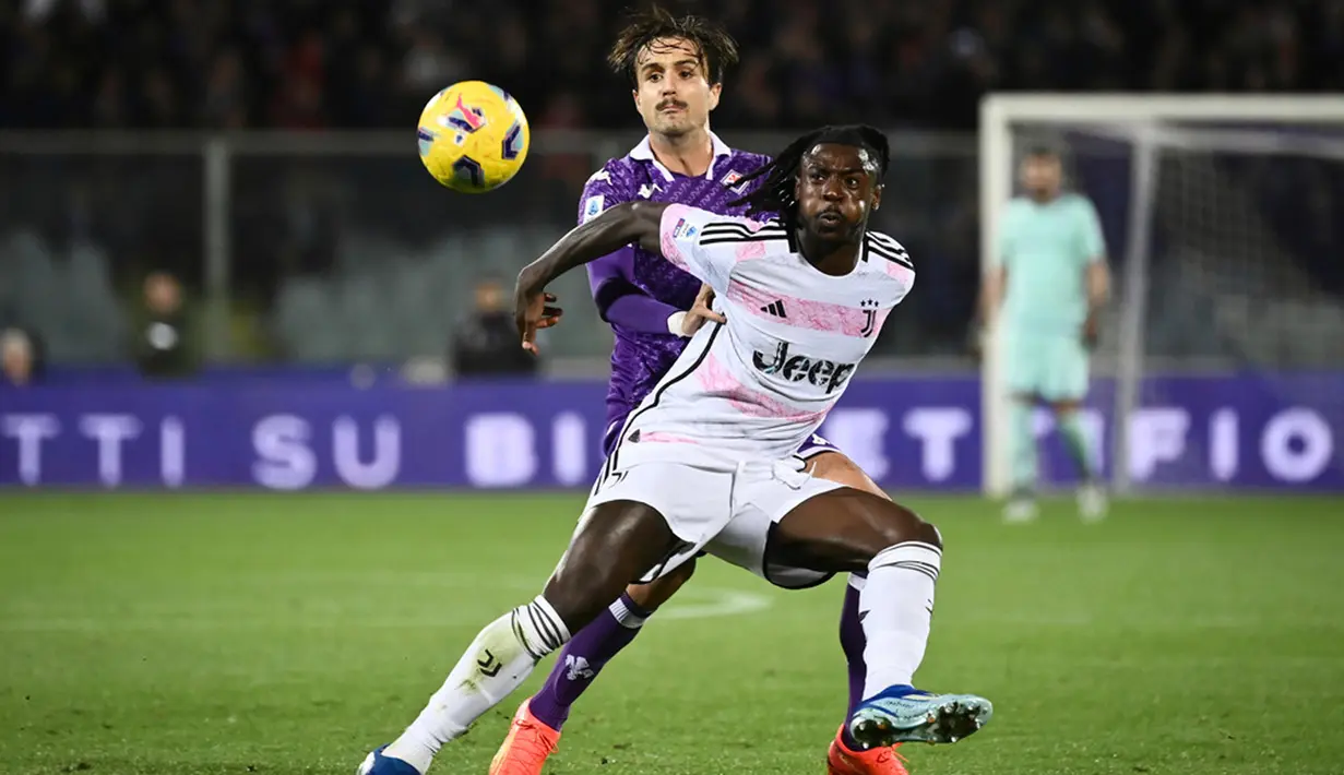 Setelahnya, Fiorentina menguasai laga memburu gol penyama kedudukan. Namun, usaha mereka mencetak gol terhalang disiplinnya lini belakang Juventus. (Massimo Paolone/LaPresse via AP)