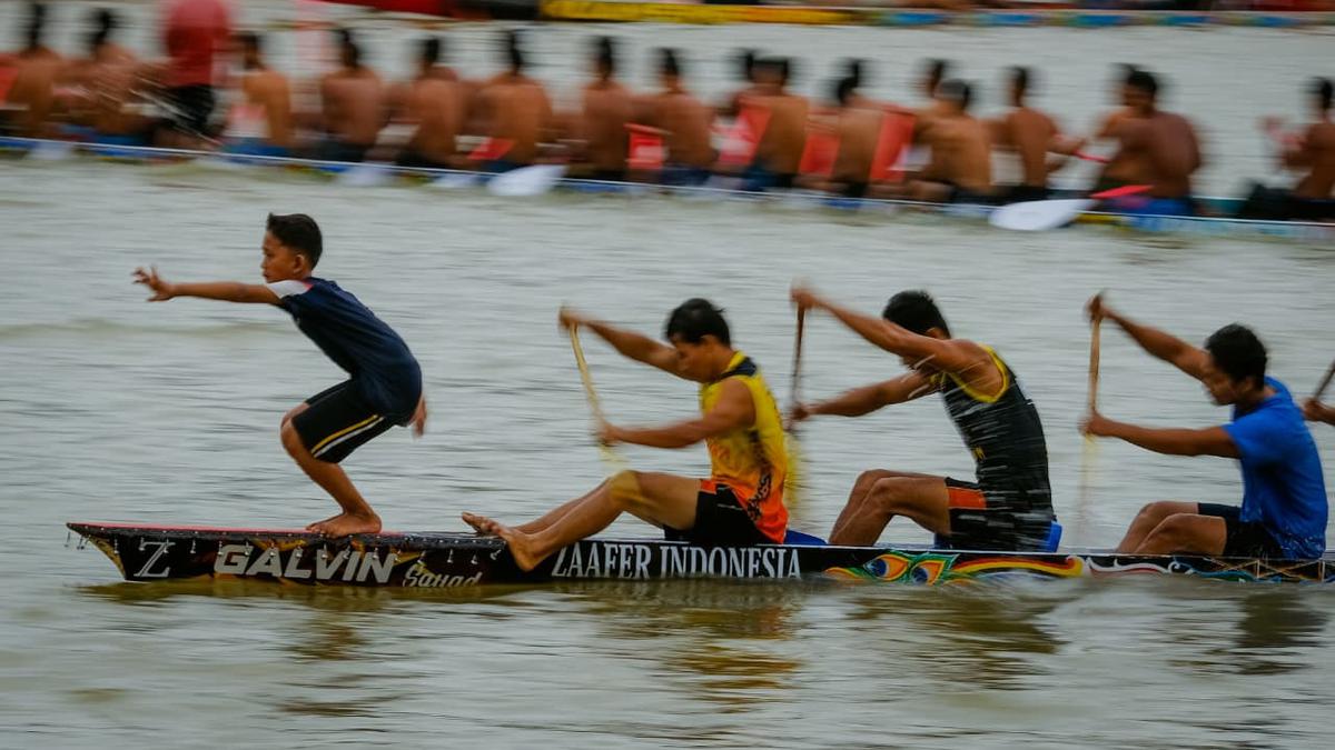 Pengunjung Padati Lokasi Festival Pacu Jalur 2025 Sejak Sehari Sebelum Pembukaan