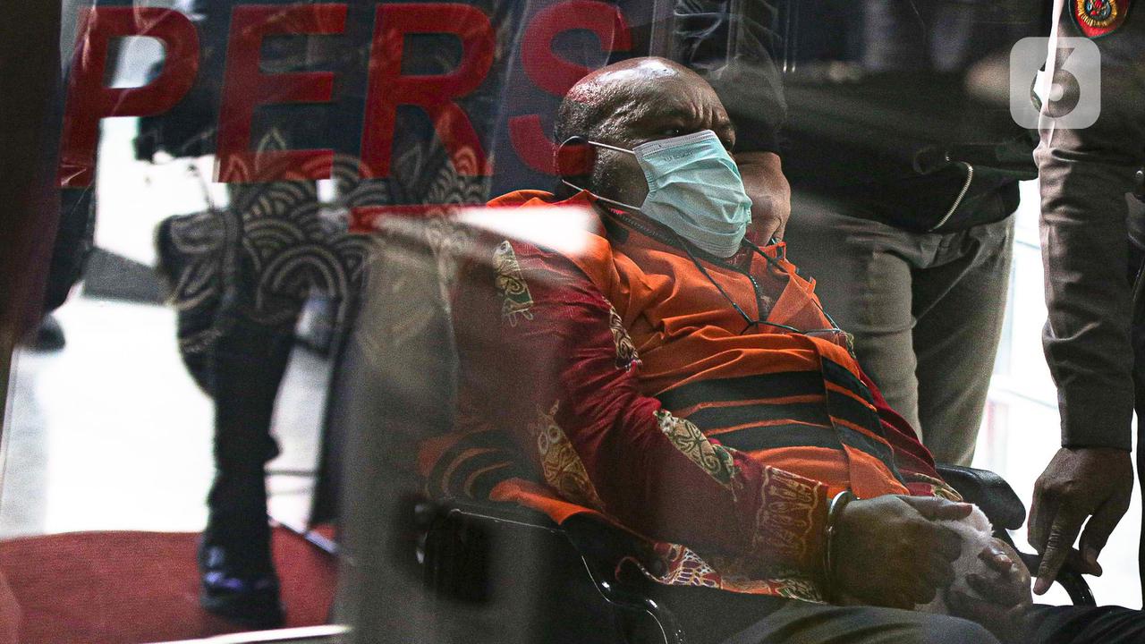 Gubernur Papua Lukas Enembe Jalani Pemeriksaan Perdana Pasca Ditahan