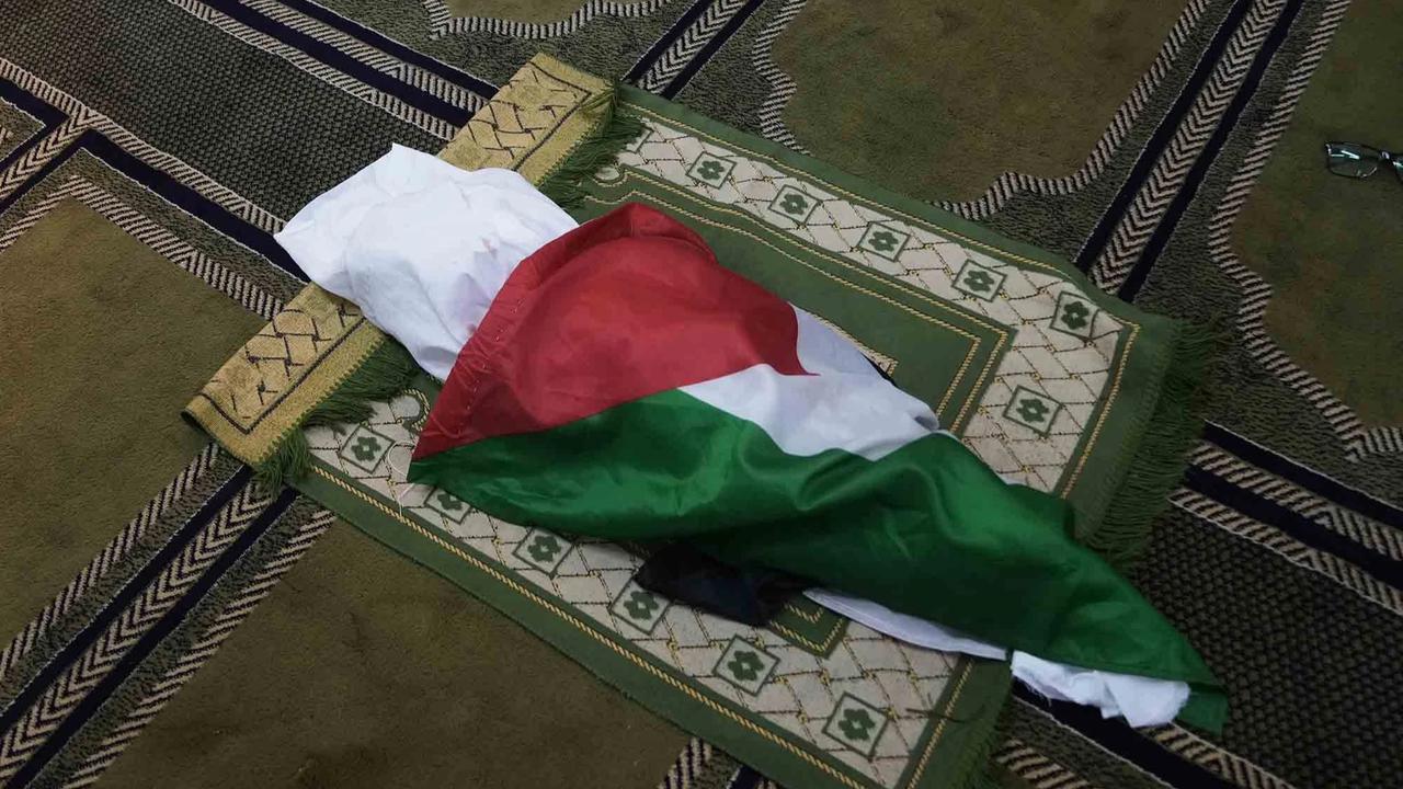 FOTO: Bayi Palestina Tewas Setelah Mobil Keluarga Ditembak Israel