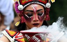 FOTO: Semarak Parade Tarian Ogoh-Ogoh Menjelang Hari Raya Nyepi di Bali
