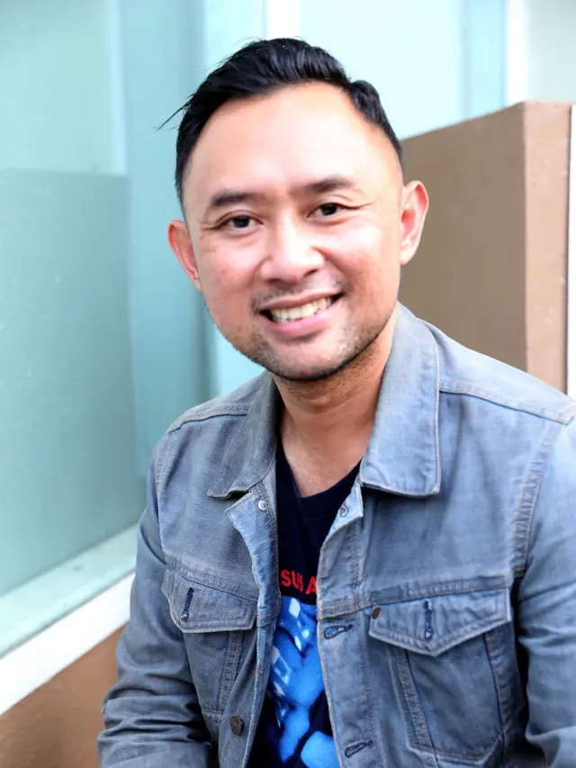 [Bintang]  Ronald Surapradja
