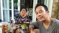 Momen Kenangan Denny Cagur dan Sang Mama. (Sumber: Instagram.com/dennycagur)