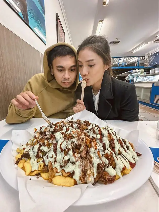 Liburan Raditya Dika dan Keluarga di Australia