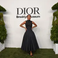 Dior mengundang sederet seleb untuk pembukaan pameran Designer of Dreams di Museum Brooklyn. Mereka memakai Dior Haute Couture dan Dior by Maria Grazia Chiur. (Foto: Dior)