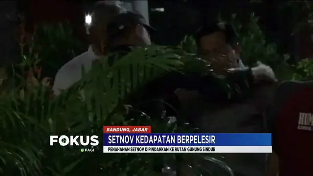 Setya Novanto dipindahkan ke Rutan Gunung Sindur, Bogor, karena kedapatan pelesiran di toko bangunan mewah bersama sang istri di Padalarang, Bandung.