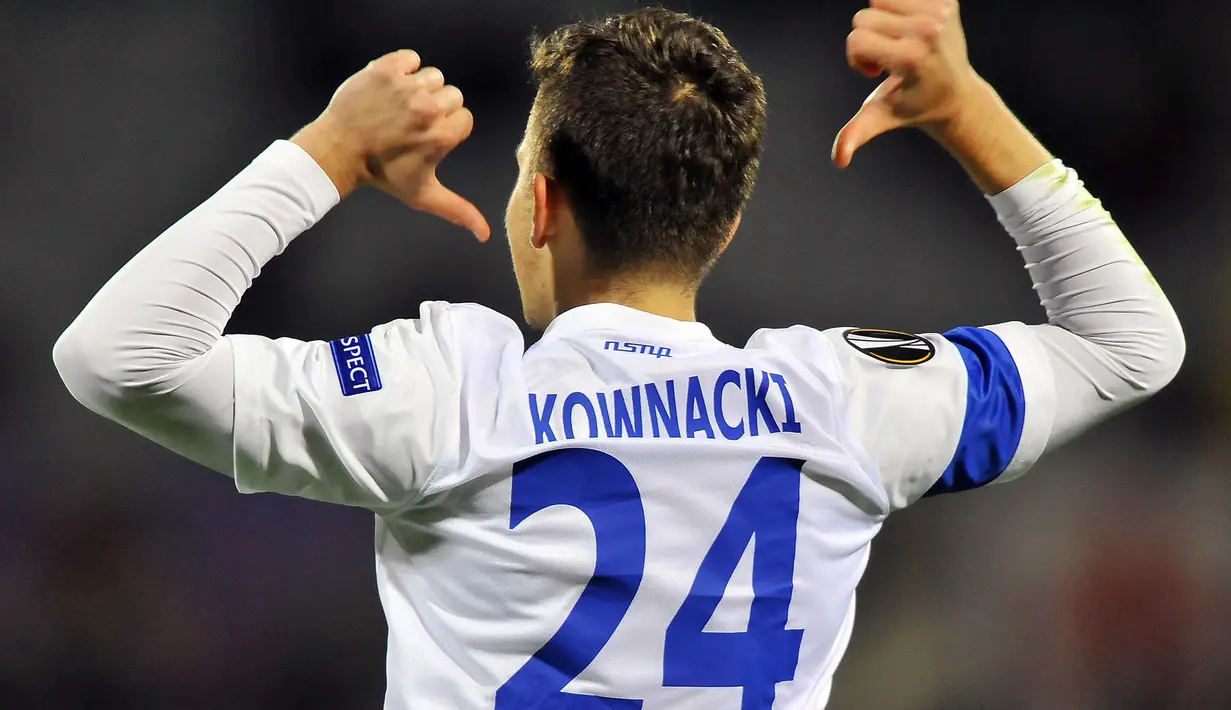 Pemain Lech Poznan, Dawid Kownacki merayakan gol yang dicetaknya ke gawang Fiorentina pada laga Liga Europa di Stadion Artemio Franchi, Italia, Kamis (22/10/2015). (EPA/Maurizio Deglinnocenti)