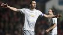 Striker Manchester United, Zlatan Ibrahimovic, melakukan selebrasi usai mencetak gol ke gawang Bristol City pada laga Piala Liga Inggris di Stadion Ashton Gate, Kamis (21/12/2017). Bristol City menang 2-1 atas Manchester United. (AP/Nick Potts)