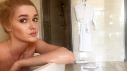 Alisa Manyonok lahir pada tanggal 5 April 1995 di Vladivostok, Rusia. (Bola.com/Instagram/AlisaMonyonok)