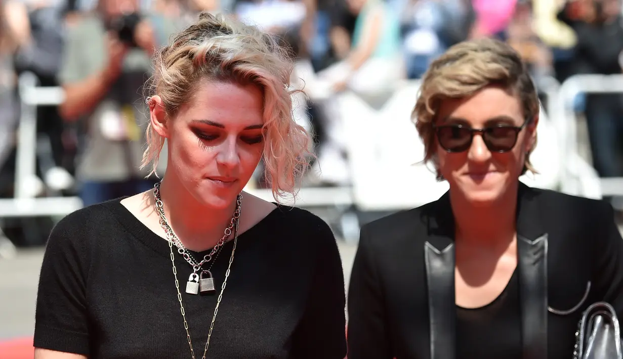 Namun, hal tersebut tidak berlaku untuk Kristen Stewart. Pemeran Bella Swan di film Twillight ini mulai blak-blakan tentang kehidupan asmaranya. (AFP/Bintang.com)