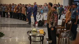 Presiden Joko Widodo saat mengikuti acara peluncuran Inpres di Kantor Kementerian PPN/Bappenas, Jakarta, Selasa (26/5/2015). Inpres Nomor 7 Tahun 2015 merupakan pelaksanaan amanat Pasal3 Perpres Nomor 55 Tahun 2012. (Liputan6.com/Faizal Fanani)