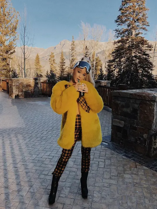 Bahkan Ariana pun harus menutup kolom komentar di Instagramnya karena tak kuat menghadapi cacian netizen. (instagram/arianagrande)