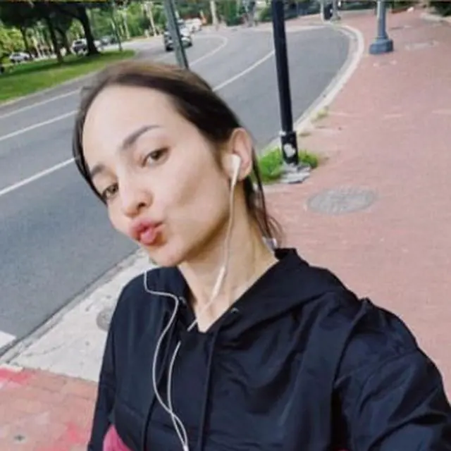 Jadi IRT dan Istri Diplomat, Ini 6 Potret Enzy Storia Tetap Menjaga Kesehatan Tubuh