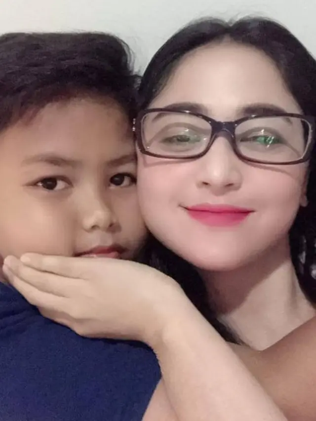 6 Potret Transformasi Dewi Perssik dan Anak Angkatnya, Penuh Kasih Sayang