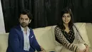 Dua pemeran serial Khushi, Barun Sobti dan Dalljiet Kaur tiba di Jakarta pada Kamis (13/4/2017). Setelah sempat menjadi bintang tamu acara D'Academy 4 keduanya melanjutkan dalam acara temu dengan penggemarnya.(Galih W. Satria/Bintang.com)