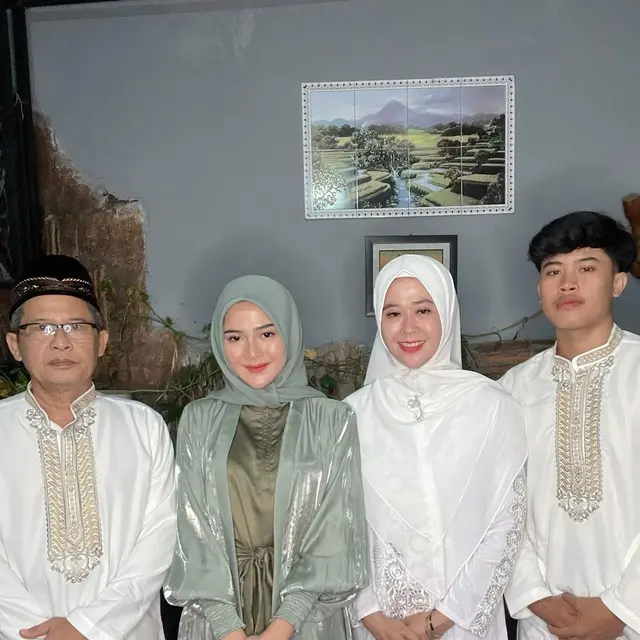 Dikabarkan Telah Resmi Menikah, Ini 6 Potret Bella Bonita di Malam Pengajian