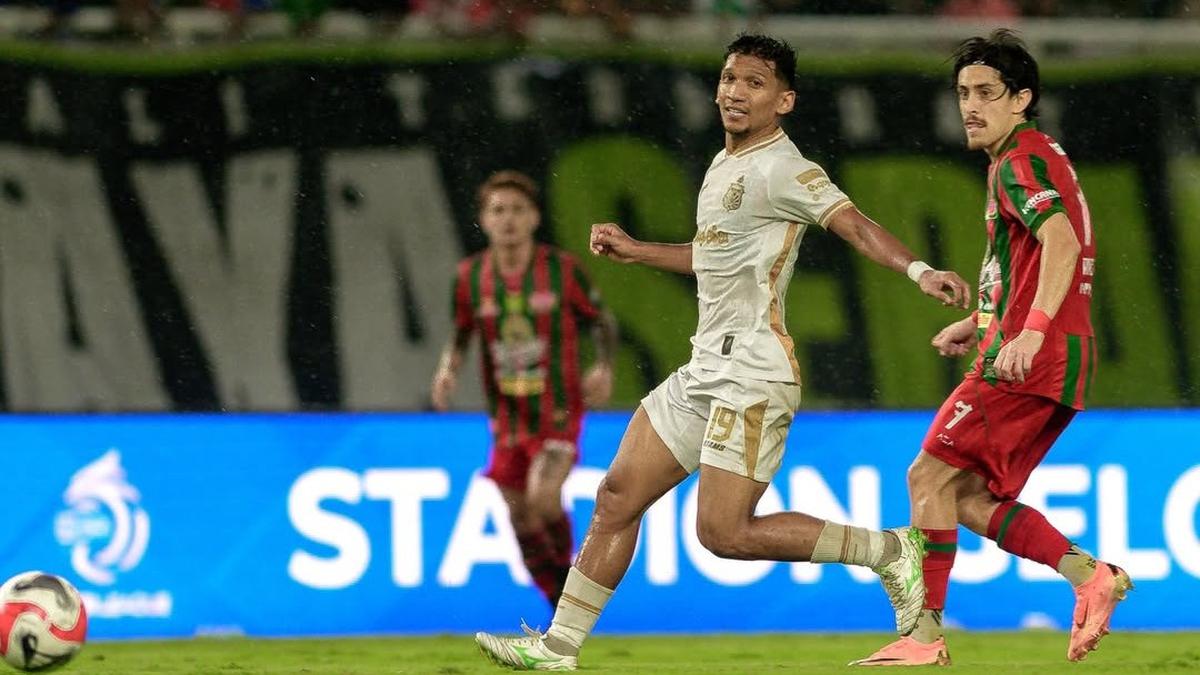 BRI Super League: Analisis Kekalahan Persebaya dari Bhayangkara FC Meski Main di Kandang Sendiri