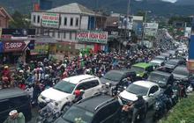 Siang Ini, Jalur Puncak Satu Arah ke Jakarta Masih Macet Parah Kecepatan Cuma 10 Km/Jam