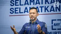 Ketua Umum Partai Demokrat Agus Harimurti Yudhoyono (AHY) saat konferensi pers terkait KLB Partai Demokrat di DPP Pusat Partai Demokrat, Jakarta, Jumat (5/3/2021). AHY memberikan respons atas KLB di Deliserdang yang menetapkan Moeldoko sebagai ketua umum Partai Demokrat. (Liputan6.com/Faizal Fanani)