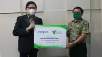 OPPO Indonesia bekerjasama dengan beberapa pihak memberikan bantuan donasi berupa paket sembako kepada masyarakat terdampak dan Alat Pelindung Diri (APD) kepada tenaga medis melalui lembaga pemerintah.