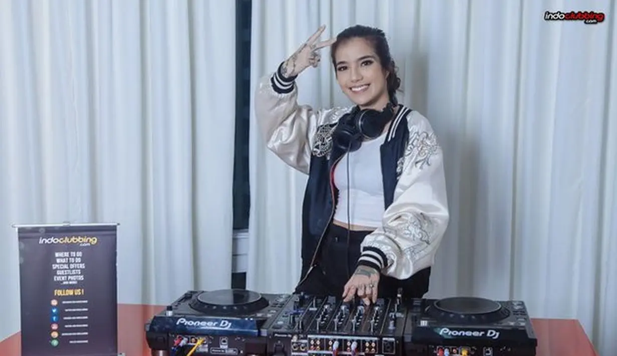 <p>Sheila Marcia menceritakan jika anaknya tahu jika sang ibu mencari nafkah untuk mereka. [Foto: Instagram Sheila Marcia]</p>