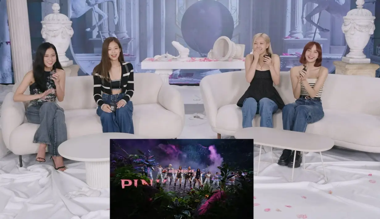 Blackpink nonton MV Pink Venom. (Foto: Tangkapan Layar YouTube/ Blackpink)