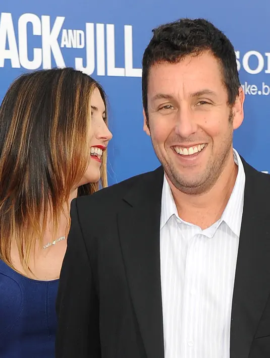 Berita dari situs ini bahkan berisi kutipan palsu dari istri Adam yang mengatakan bahwa hatinya hancur dan meminta privasi. (Bintang/EPA)