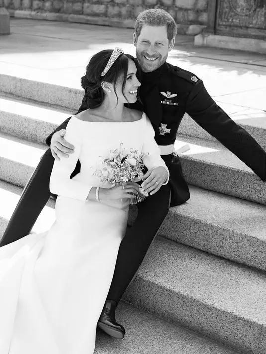 Lewat akun Instagram resminya, Keningston Palace pun mengunggah foto bahagia mereka. (instagram/kensingtonroyal)