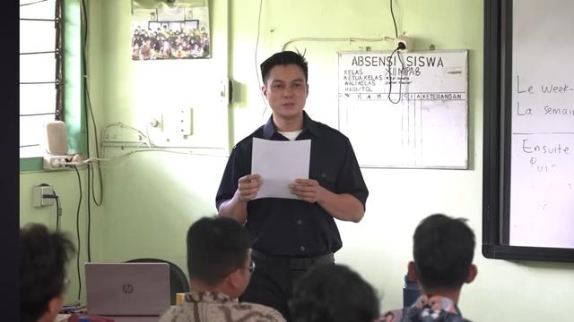 Baim Wong Jadi Guru SMA