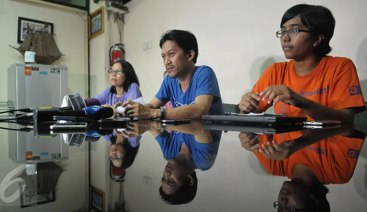 Koalisi masyarakat sipil selamatkan Komnas HAM yang terdiri dari Lembaga Bantuan Hukum Indonesia, KontraS, dan Komnas Perempuan menggelar konferensi pers mengenai kondisi Komnas HAM di Kantor YLBHI, Jakarta, Minggu (14/5). (Liputan6.com/Helmi Afandi)