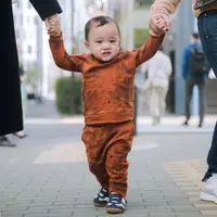 Potret Rayyanza saat sedang berlibur ke Jepang (Instagram/raffinagita1717).