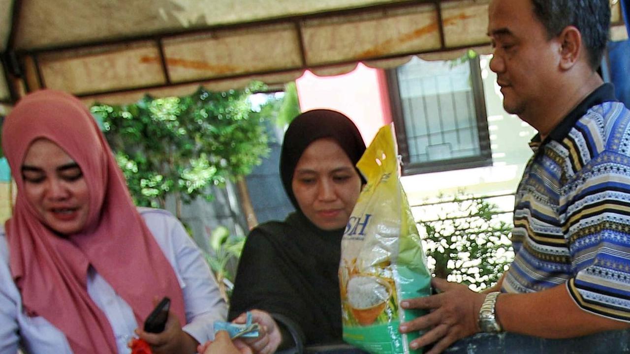 Penyediaan beras SPHP ini guna menekan harga beras yang masih tinggi di pasaran.