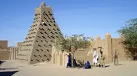 Masjid Sankore ini terletak di Negara Mali, tepatnya di kota Timbuktu. Dibangun awal abad 15 M pada akhir kejayaan Kerajaan Mali. Masjid ini dulunya sebagai pusat pengajaran ilmu agama di Timbuktu.(en.wikipedia.org) 