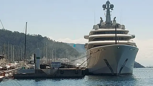 FOTO: Kapal Pesiar Mewah Roman Abramovich, Oligarki Rusia yang Didepak dari Chelsea