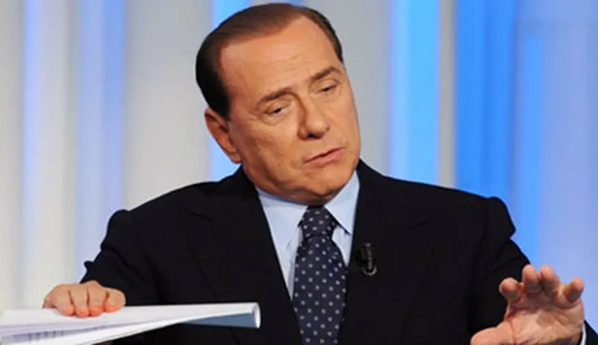 Patron AC Milan, Silvio Berlusconi memberi keterangan mengenai masa depan Kaka dalam salah satu progam televisi "Porta a Porta" pada 3 Juni 2009 di Roma. AFP PHOTO/Tiziana Fabi