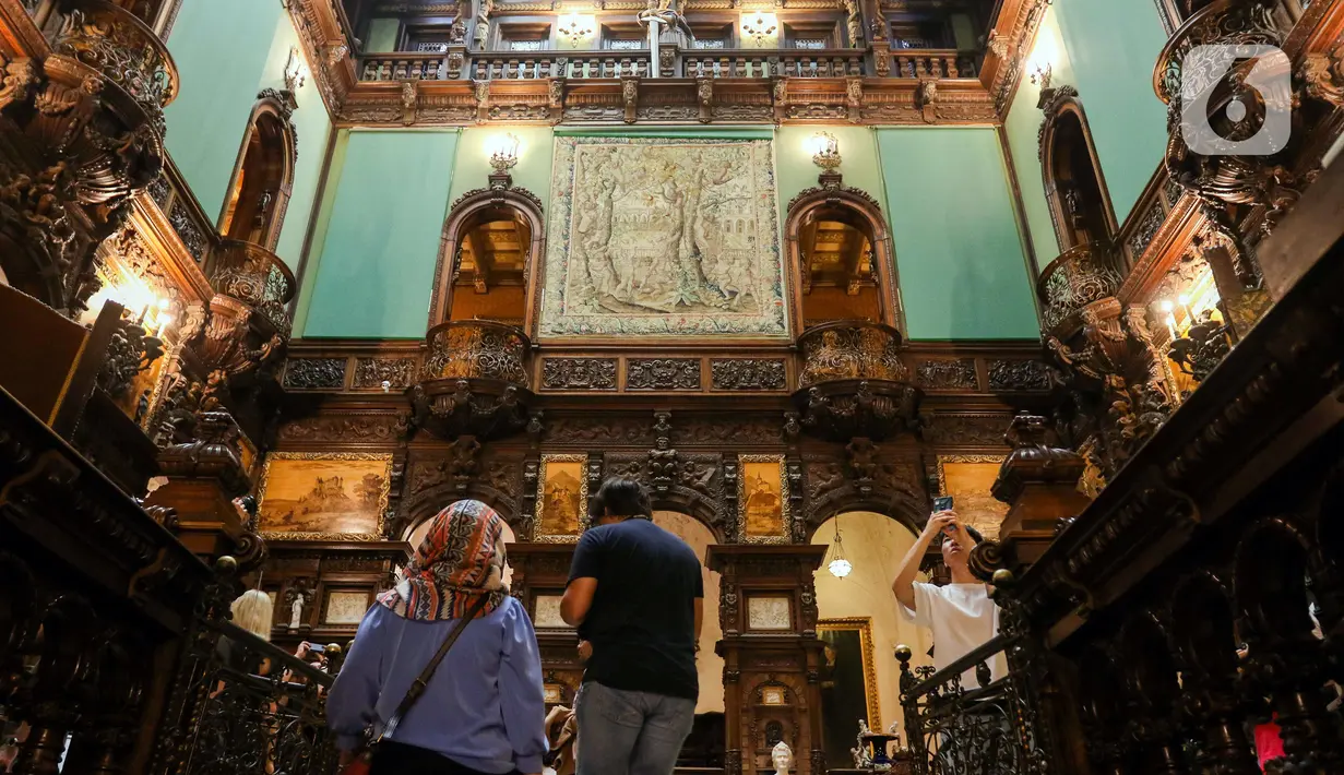 Kastil Peles dibangun untuk Raja Carol I dari Rumania. (Liputan6.com/Herman Zakharia)