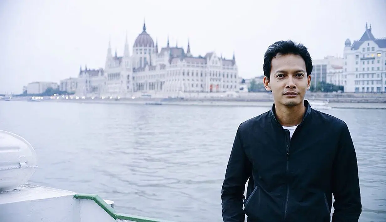 "Resolusi saya (di 2018) mungkin bikin album (bareng) Garasi lagi," ujar pemain film Ayat Ayat Cinta 2 itu, usai mengisi acara di kawasan Tendean, Jakarta Selatan, Kamis (14/12/2017) dilansir dari Liputan6. (Instagram/fedinuril)