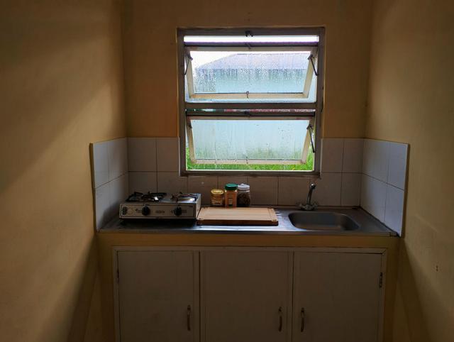 6. Jendela Berbentuk Awning