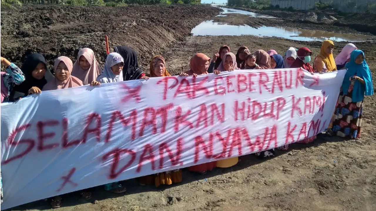 Perempuan 'Baja' di Pusaran Tambang