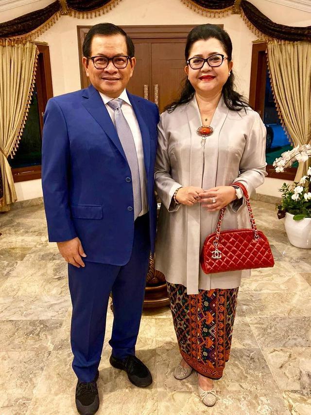 Biografi Elizabeth Tjandra - Lakaran