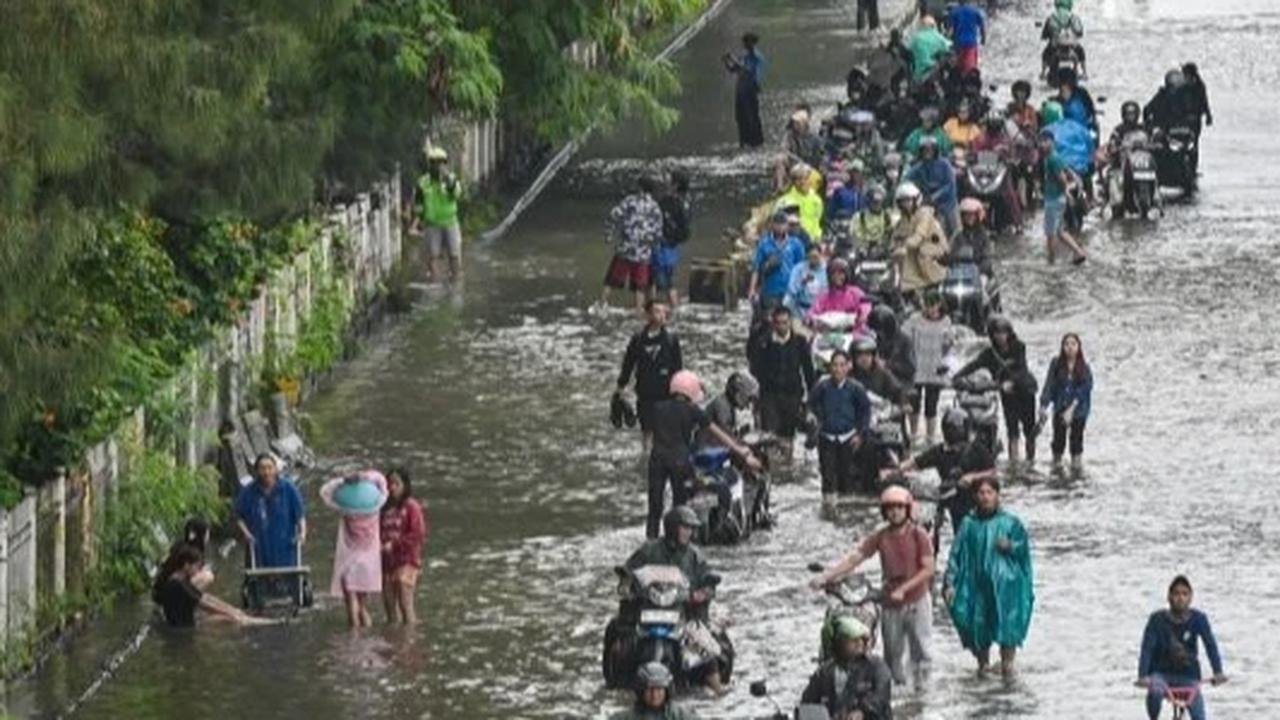 47 RT dan 23 Jalan di Jakarta Masih Terendam Banjir, BPBD Imbau Warga Waspada