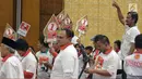 Simpatisan Paslon gubernur Ganjar Pranowo dan Taj Yasin menghadiri pengundian nomor urut calon Gubernur dan Wakil Gubernur Jawa Tengah , Selasa (13/2) malam. Ganjar Pranowo dan Taj Yasin mendapat nomor satu. (Liputan6.com/Gholib)